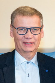 Гюнтер Яух