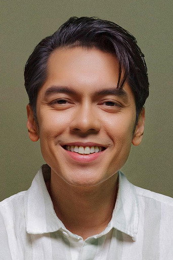 Carlo Aquino